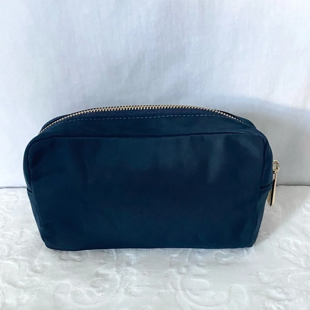 - Michael Kors cosmetics bag EXCELLENT USED CONDITION - Picture 2 of 5